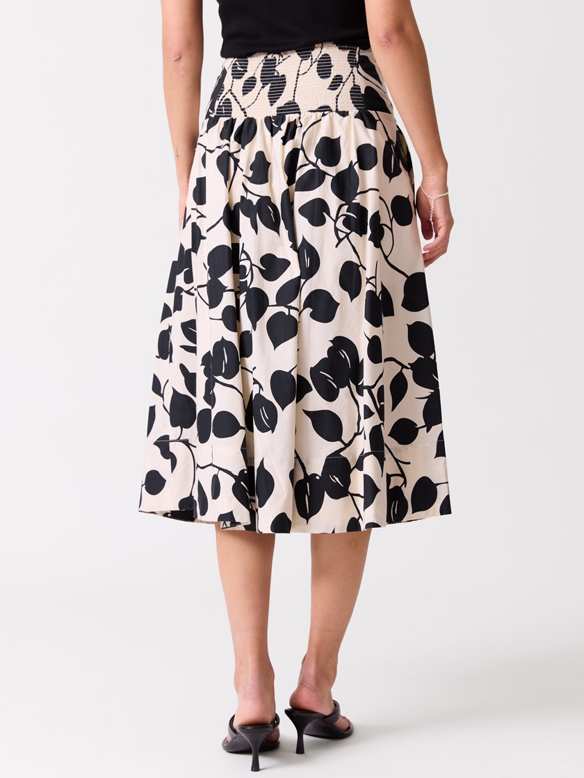 7514871 ID2 7514871_ID2-BLU-H26-Modell-Front_chn=vic_6444_Becca skjørt ID2.jpg_Front||Front