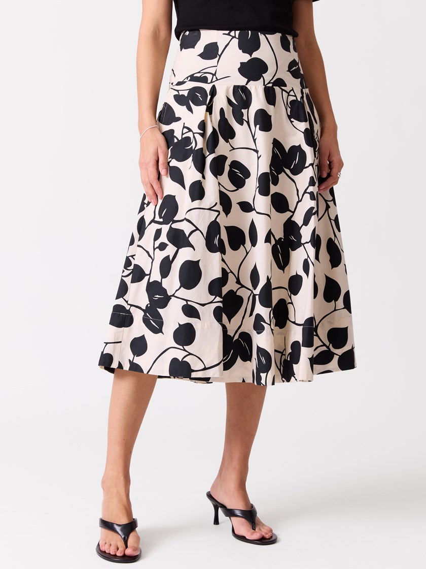 7514871 ID2 7514871_ID2-BLU-H26-Modell-Front_chn=vic_9619_Becca skjørt ID2.jpg_Front||Front