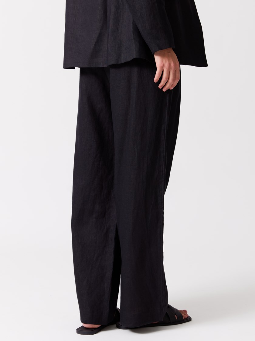 7514872 ID2 7514872_ID2-BLU-H26-Modell-Front_chn=vic_4899_Lina linbukse ID2.jpg_Front||Front