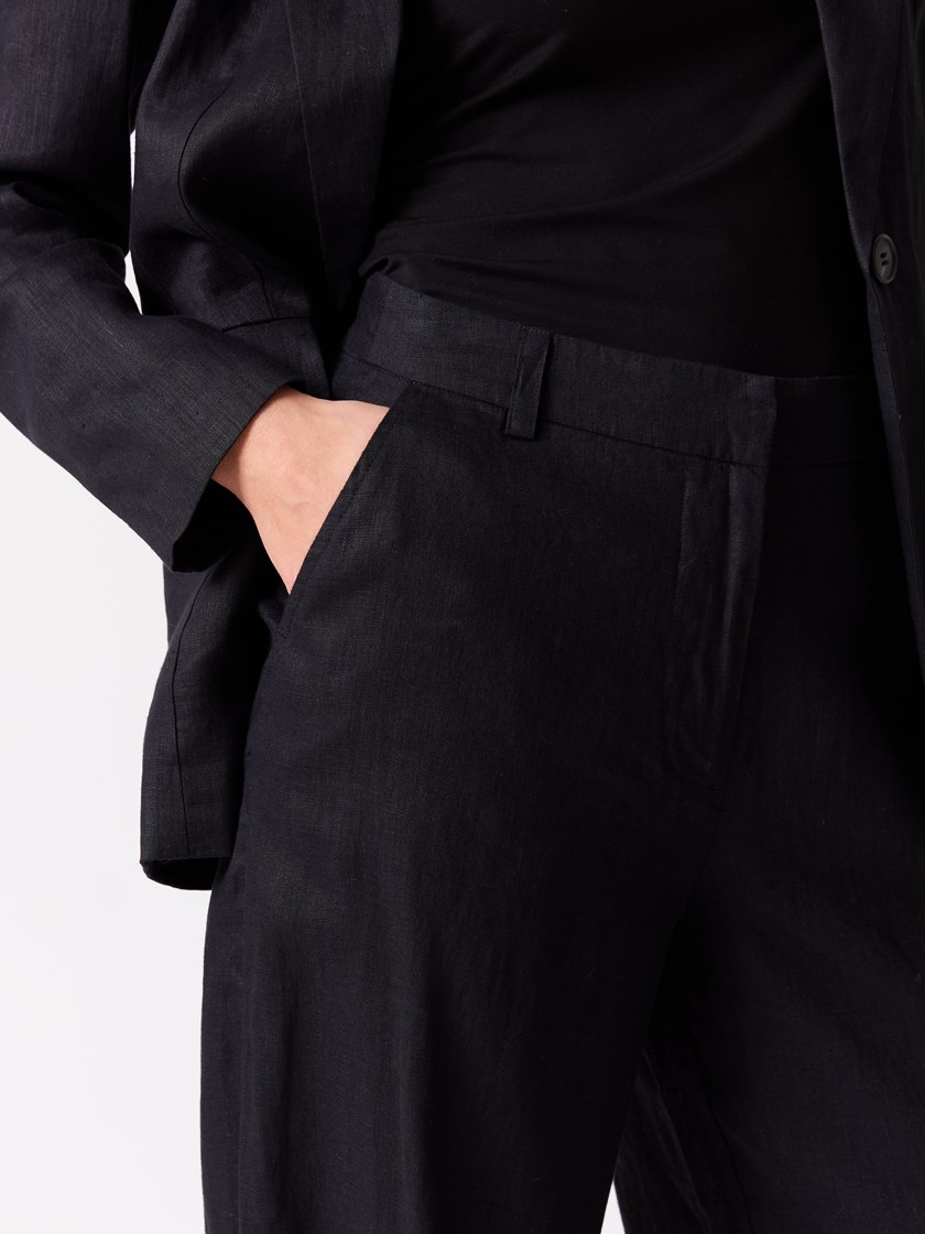 7514872 ID2 7514872_ID2-BLU-H26-Modell-Front_chn=vic_7891_Lina linbukse ID2.jpg_Front||Front