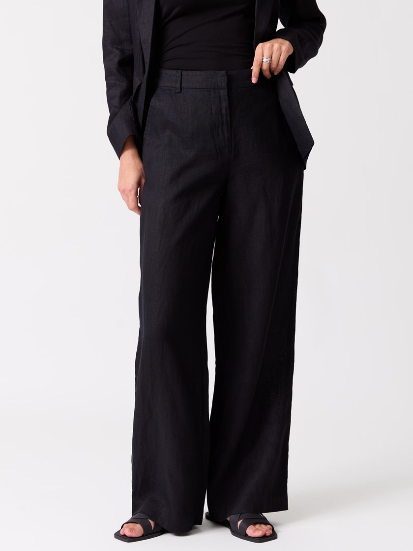 7514872 ID2 7514872_ID2-BLU-H26-Modell-Front_chn=vic_8682_Lina linbukse ID2.jpg_Front||Front