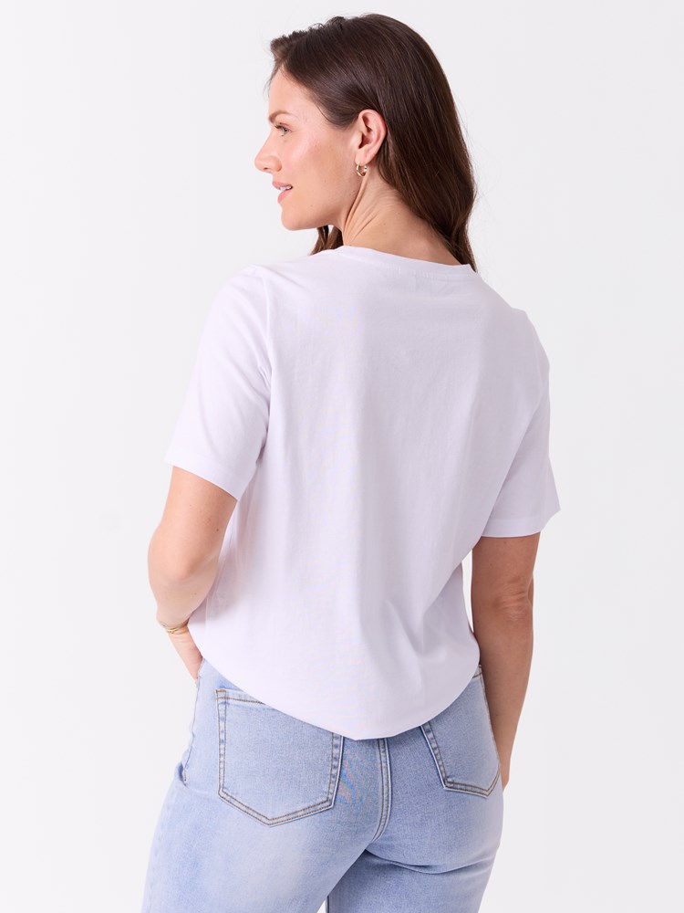 Sunny t-skjorte 7514974_MOC-MELL-S26-Modell-Front_chn=vic_2707_Sunny t-skjorte MOC_Sunny t-skjorte MOC 7514974.jpg_Front