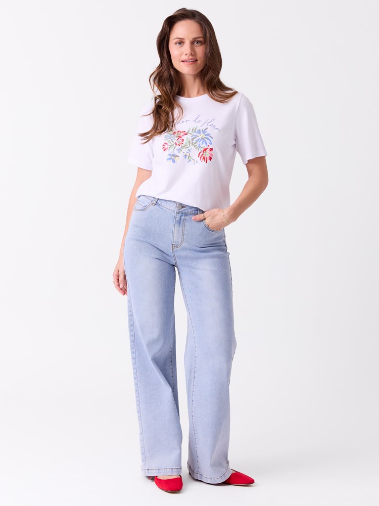 Sunny t-skjorte 7514974_MOC-MELL-S26-Modell-Front_chn=vic_9162_Sunny t-skjorte MOC_Sunny t-skjorte MOC 7514974.jpg_Front