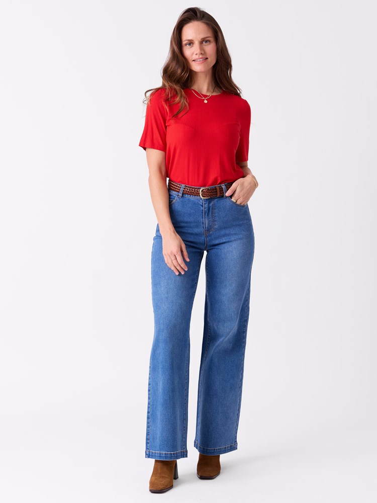 Lilly t-skjorte 7514975_KBI-MELL-S26-Modell-Front_chn=vic_2512_Lilly t-skjorte KBI_Lilly t-skjorte KBI 7514975.jpg_Front||Front