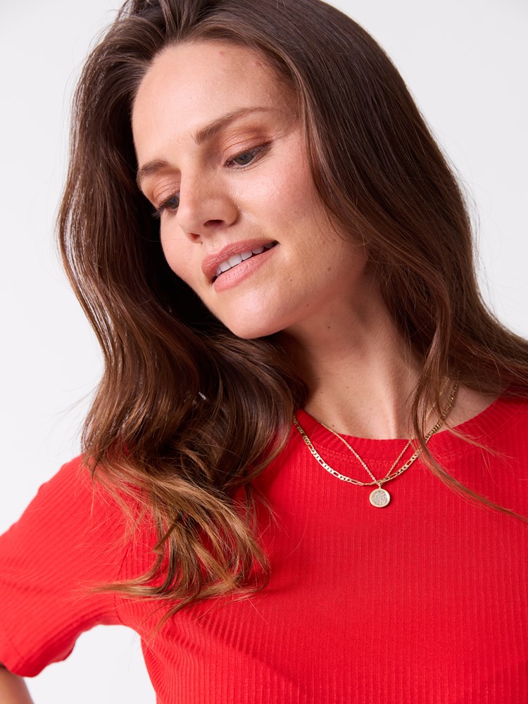 Lilly t-skjorte 7514975_KBI-MELL-S26-Modell-Front_chn=vic_2583_Lilly t-skjorte KBI.jpg_Front||Front