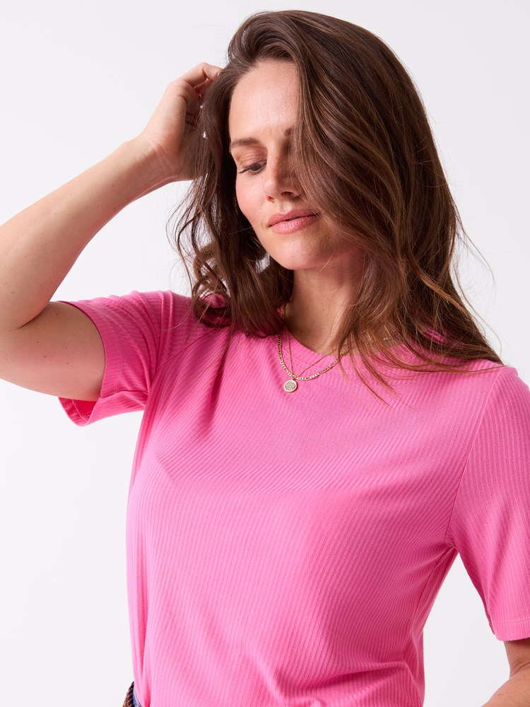 Lilly t-skjorte 7514975_MOC-MELL-S26-Modell-Front_chn=vic_6882_Lilly t-skjorte MOC.jpg_Front||Front