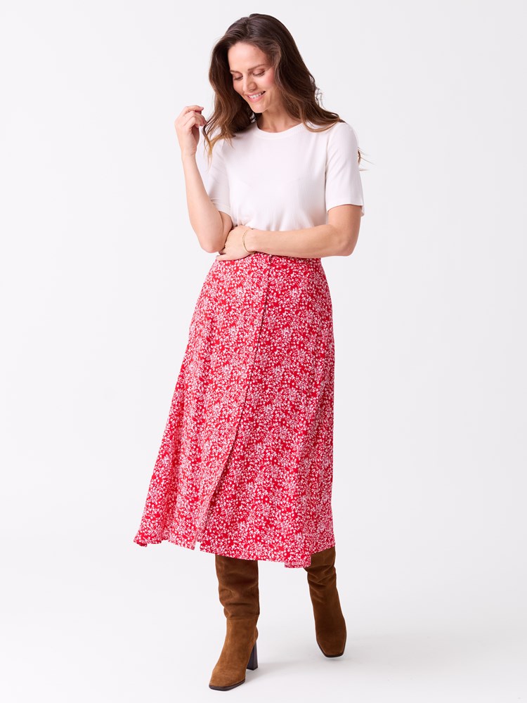 Lilly t-skjorte 7514975_O79-MELL-S26-Modell-Front_chn=vic_2629_Lilly t-skjorte O79.jpg_Front||Front