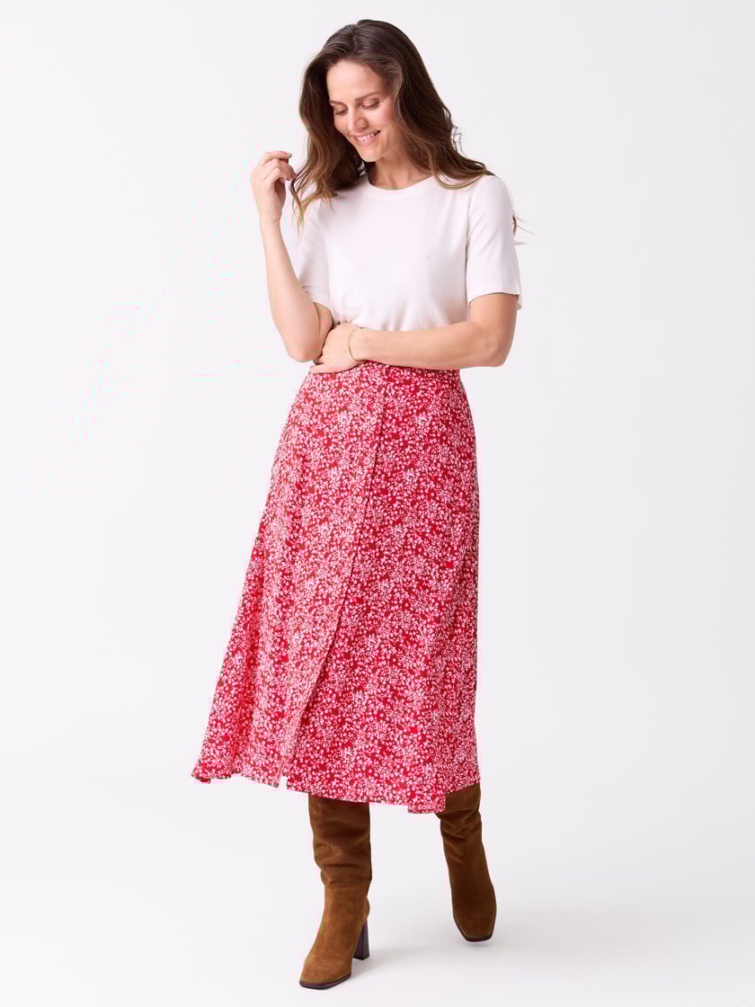 7514975 O79 7514975_O79-MELL-S26-Modell-Front_chn=vic_2629_Lilly t-skjorte O79.jpg_Front||Front