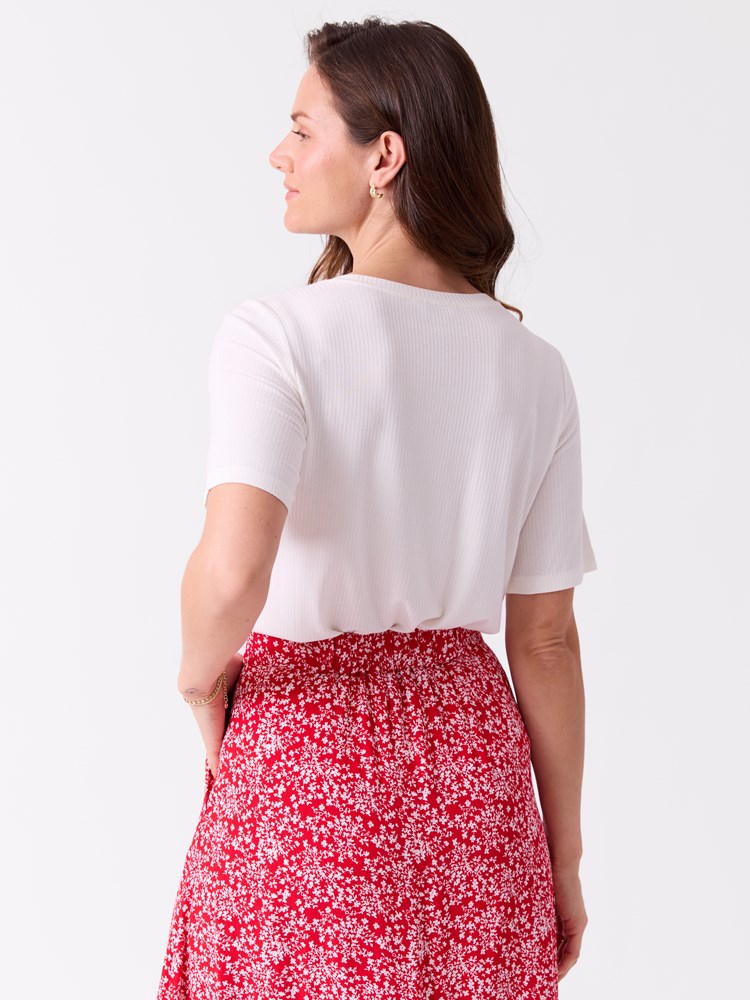 Lilly t-skjorte 7514975_O79-MELL-S26-Modell-Front_chn=vic_4555_Lilly t-skjorte O79_Lilly t-skjorte O79 7514975.jpg_Front||Front