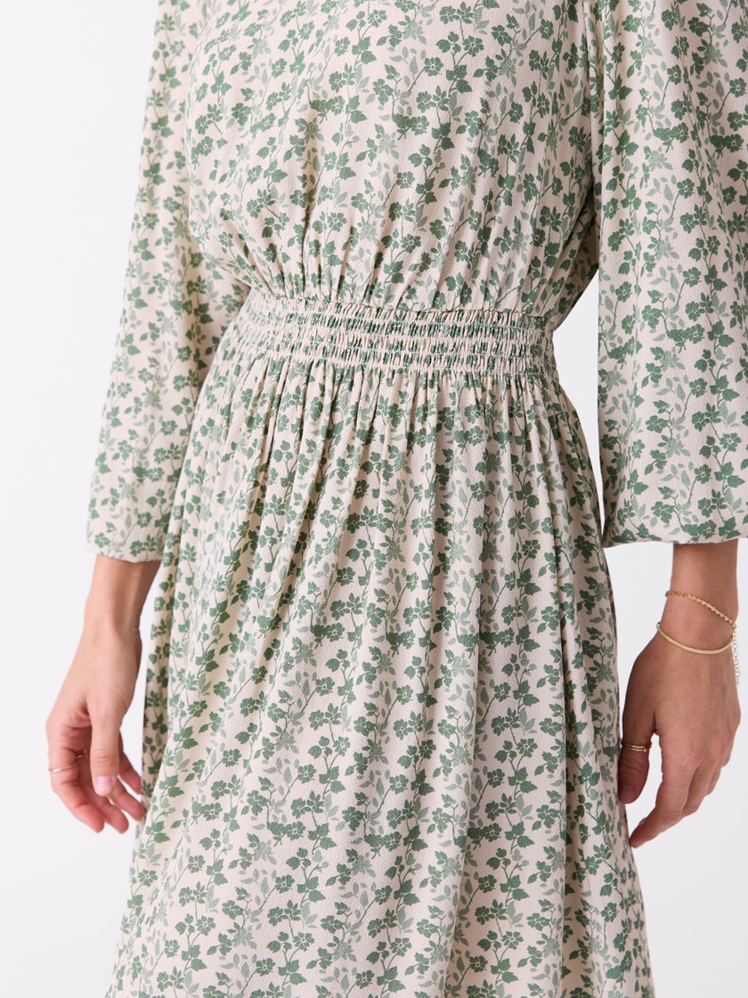 7514986 GJC 7514986_GJC-MELL-S26-Modell-Front_chn=vic_3847_Ruth kjole GJC.jpg_Front||Front