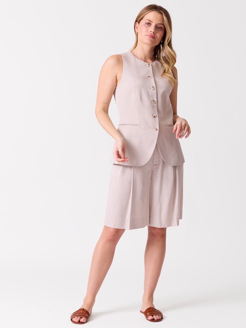 7515078 A9S 7515078_A9S-DONNA-H26-Modell-Front_chn=vic_1203_Diva vest A9S.jpg_Front||Front