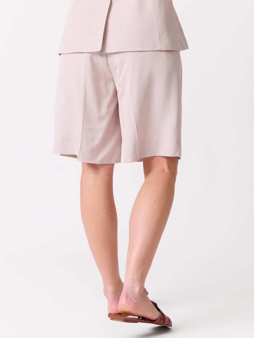 7515083 A9S 7515083_A9S-DONNA-H26-Modell-Front_chn=vic_1967_Diva shorts A9S_7515083 A9S.jpg_Front||Front
