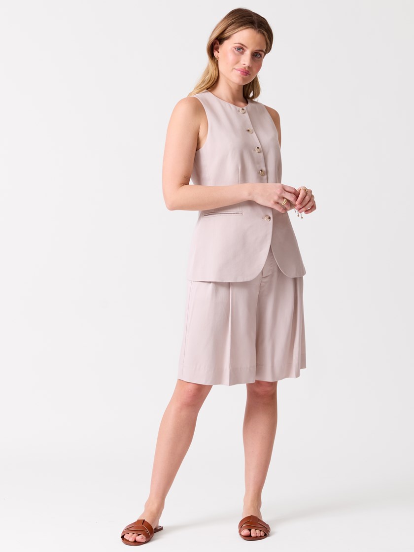 7515083 A9S 7515083_A9S-DONNA-H26-Modell-Front_chn=vic_9988_Diva shorts A9S_7515083 A9S.jpg_Front||Front