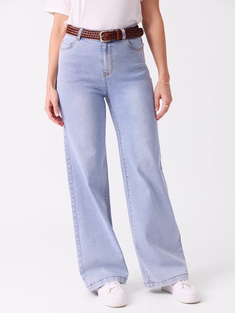Wilma jeans 7515303_DAC-MELL-S26-Modell-Front_chn=vic_9601_Wilma jeans DAC_Wilma jeans DAC 7515303.jpg_Front||Front