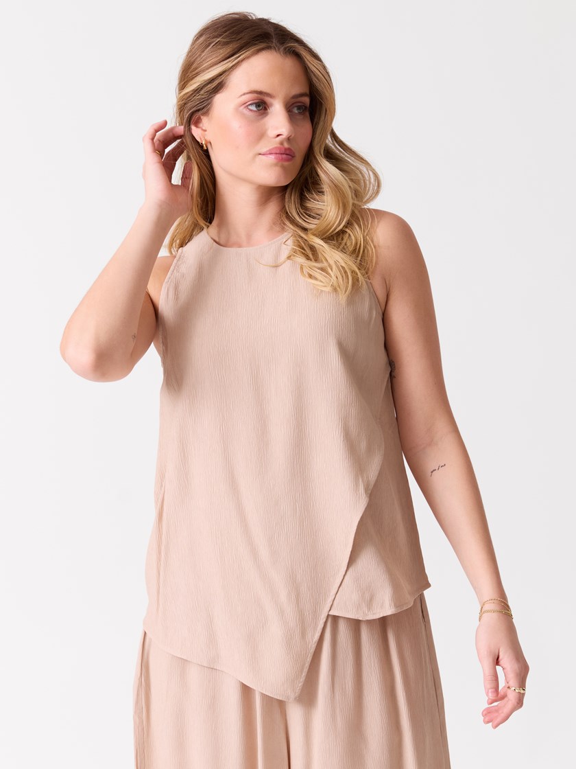 7515305 A9S 7515305_A9S-DONNA-H26-Modell-Front_chn=vic_7617_Linnea topp A9S.jpg_Front||Front
