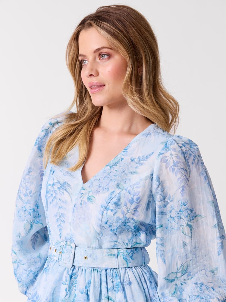 Imogen kjole 7515331_T64-MELL-H26-Modell-Front_chn=vic_9623_Imogen kjole T64.jpg_Front