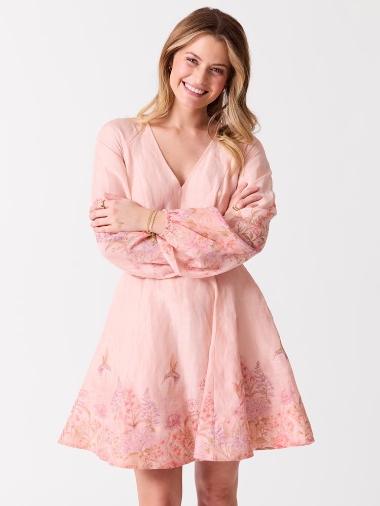 Esme kjole 7515334_MJB-MELL-H26-Modell-Front_chn=vic_6811_Esme kjole MJB.jpg_Front||Front