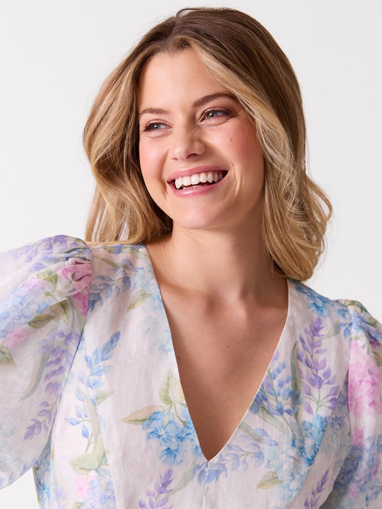 Phoebe kjole 7515335_O77-MELL-H26-Modell-Front_chn=vic_2637_Phoebe kjole O77.jpg_Front||Front