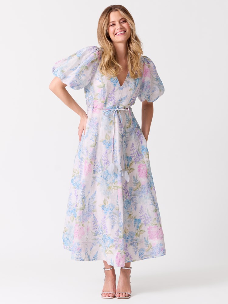 Phoebe kjole 7515335_O77-MELL-H26-Modell-Front_chn=vic_3316_Phoebe kjole O77_Phoebe kjole O77 7515335.jpg_Front||Front
