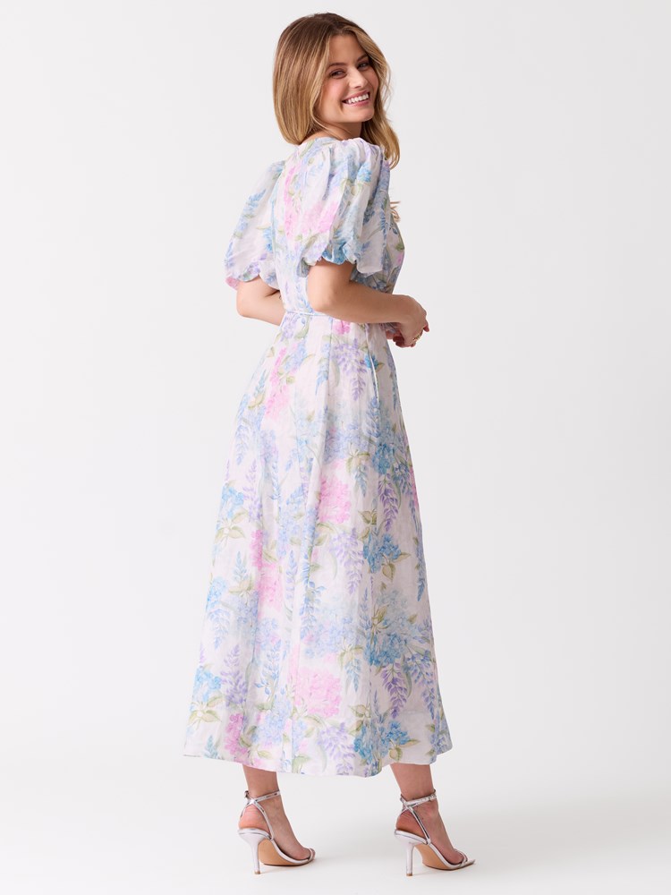 Phoebe kjole 7515335_O77-MELL-H26-Modell-Front_chn=vic_9614_Phoebe kjole O77_Phoebe kjole O77 7515335.jpg_Front||Front