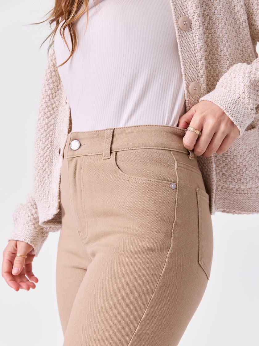 7515349 APX 7515349_APX-MELL-S26-Modell-Front_chn=vic_231_Wiley rett bukse APX.jpg_Front||Front