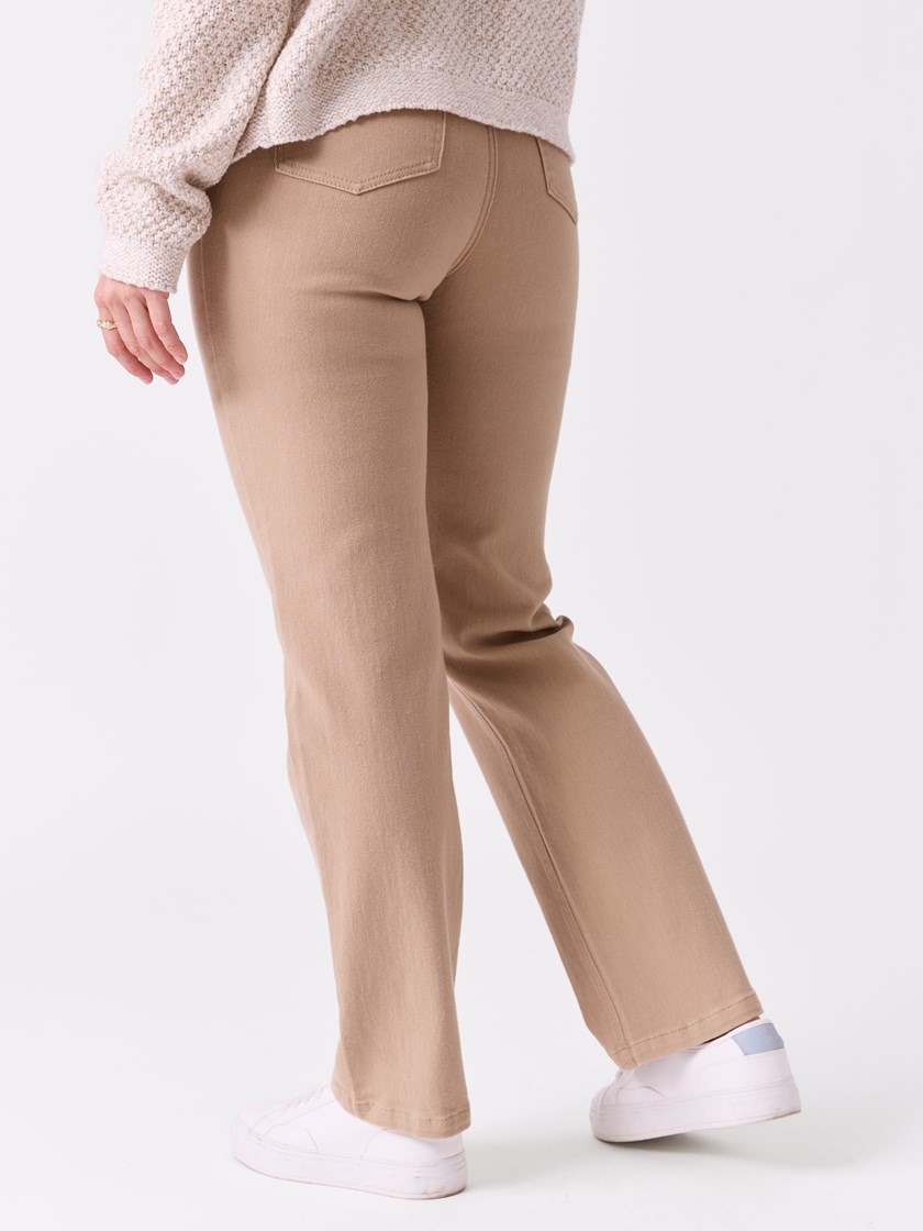 7515349 APX 7515349_APX-MELL-S26-Modell-Front_chn=vic_7010_Wiley rett bukse APX.jpg_Front||Front