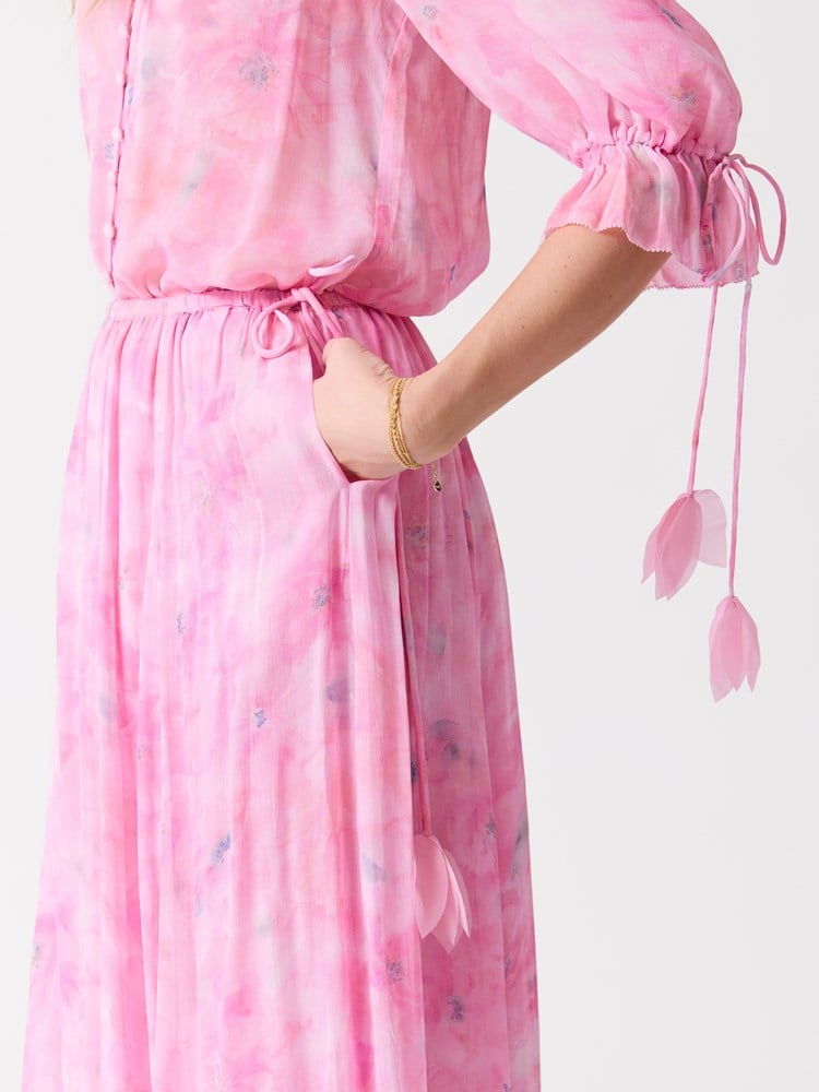 Genevieve skjørt 7515350_MGK-MELL-H26-Modell-Front_chn=vic_8457_Genevieve skjørt MGK.jpg_Front