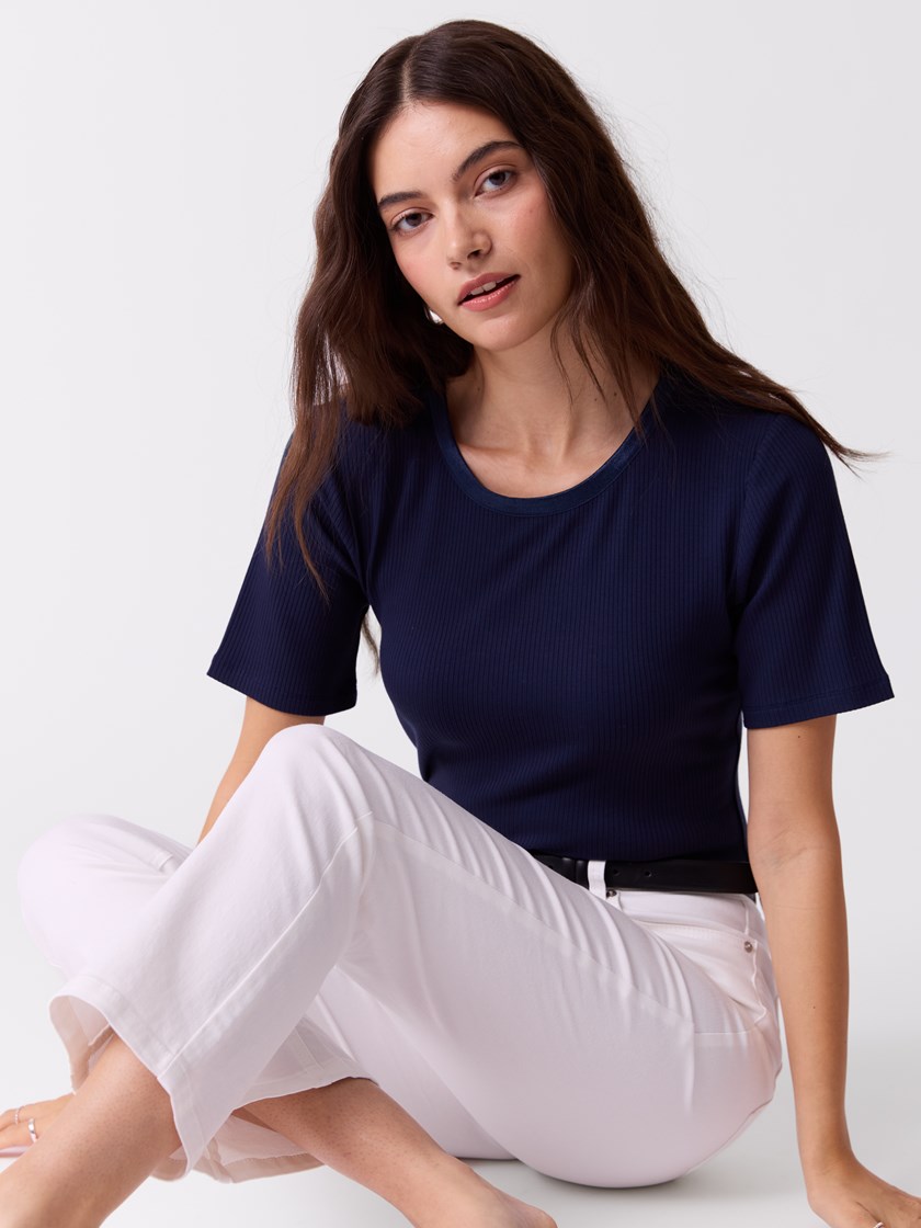 7515366 EM1 7515366_EM1-BLU-S26-Modell-Front_chn=vic_2461_Catalina t-skjorte EM1_Catalina t-skjorte EM1 7515366.jpg_Front||Front