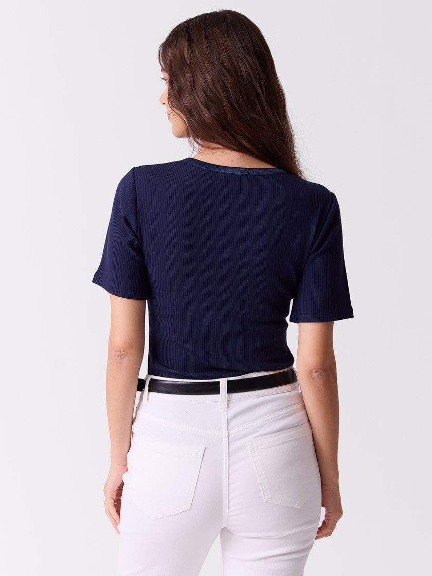 7515366 EM1 7515366_EM1-BLU-S26-Modell-Front_chn=vic_5945_Catalina t-skjorte EM1_Catalina t-skjorte EM1 7515366.jpg_Front||Front