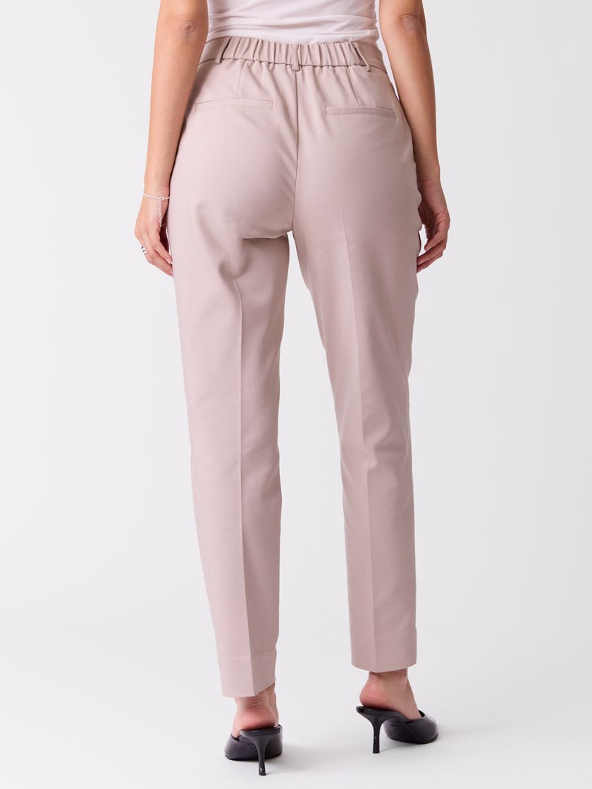 7515370 I4X 7515370_I4X-BLU-S26-Modell-Front_chn=vic_9599_Jessica bukse I4X.jpg_Front||Front