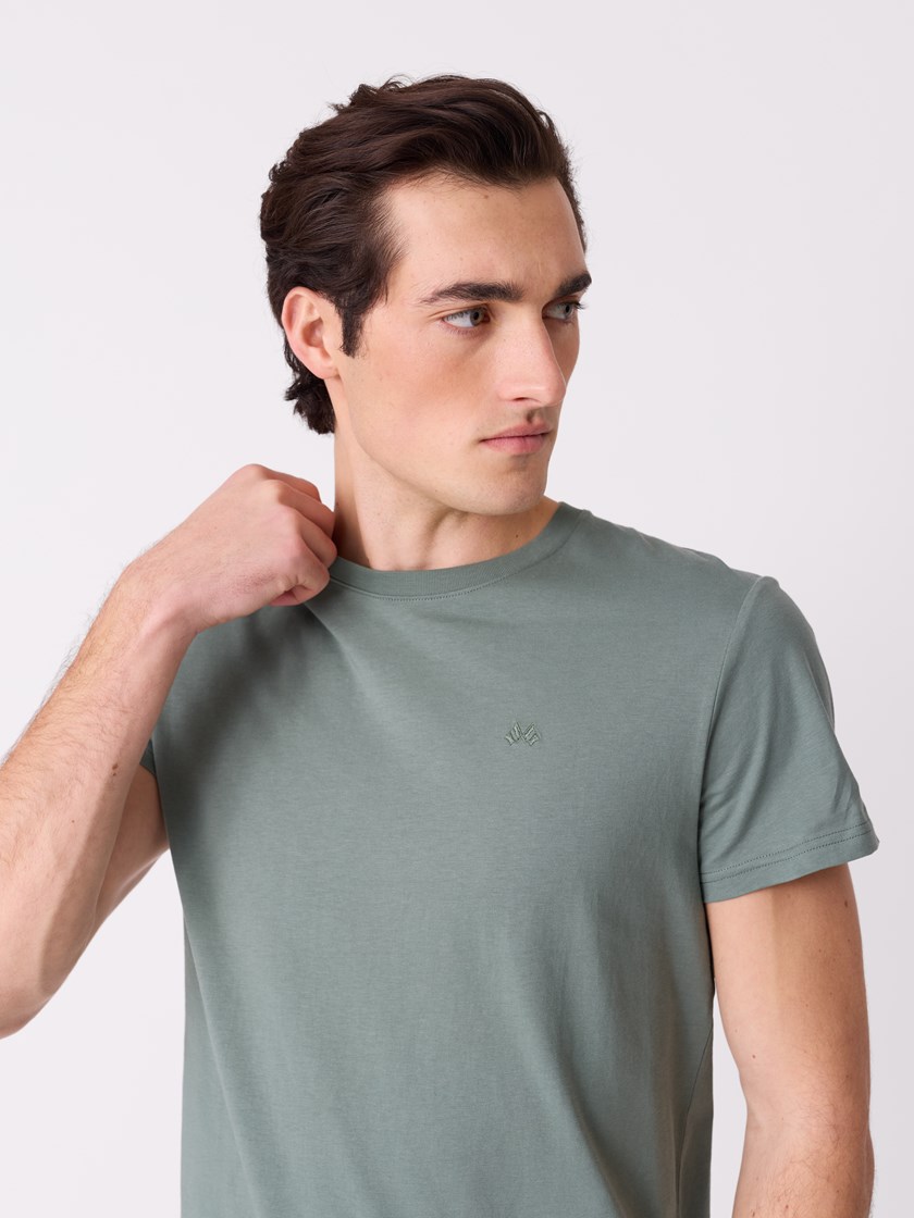 7515379 I6U 7515379_I6U-JEANPAUL-S26-Modell-Front_2433_Eliot t-skjorte I6U.jpg_Front