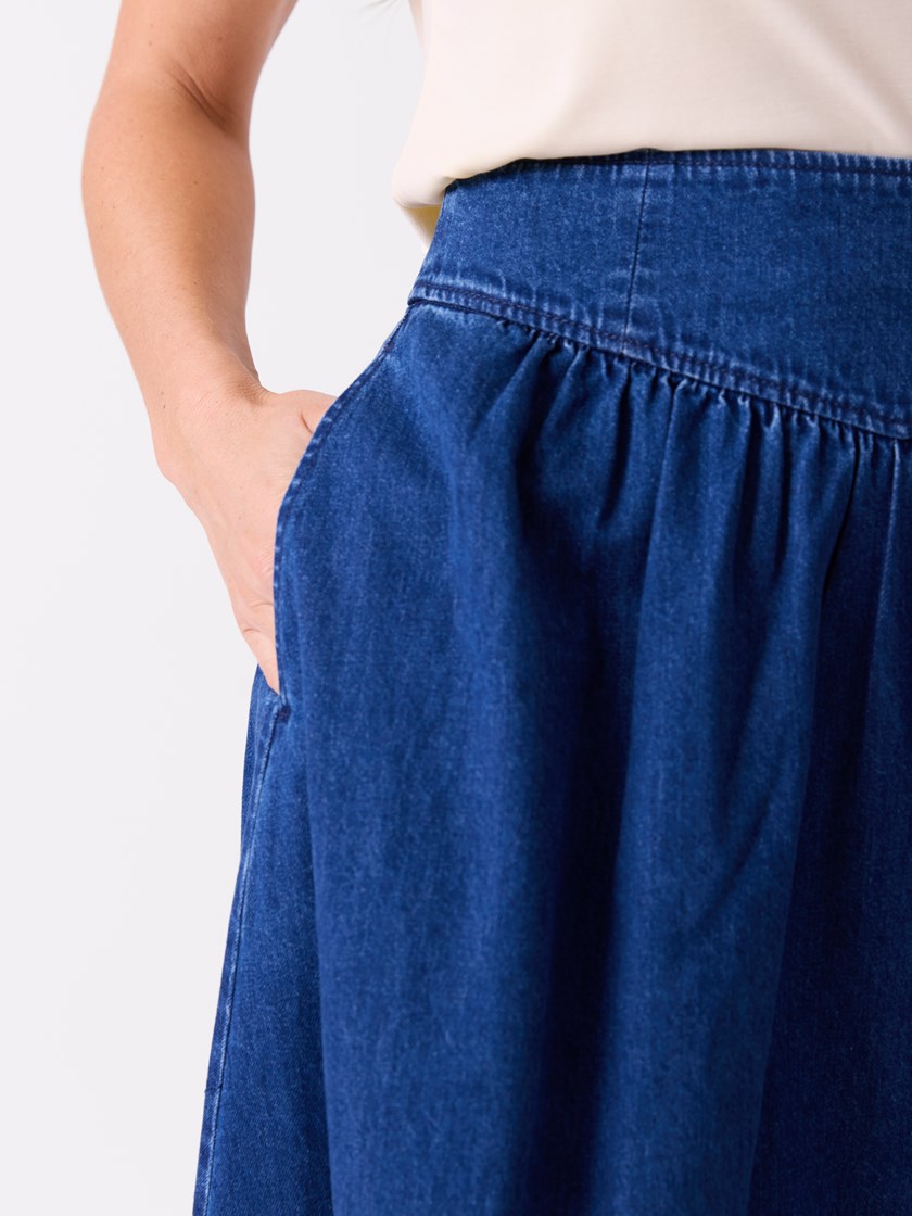 7515389 DAA 7515389_DAA-DONNA-S26-Modell-Front_chn=vic_7904_Delta denimskjørt DAA.jpg_Front||Front