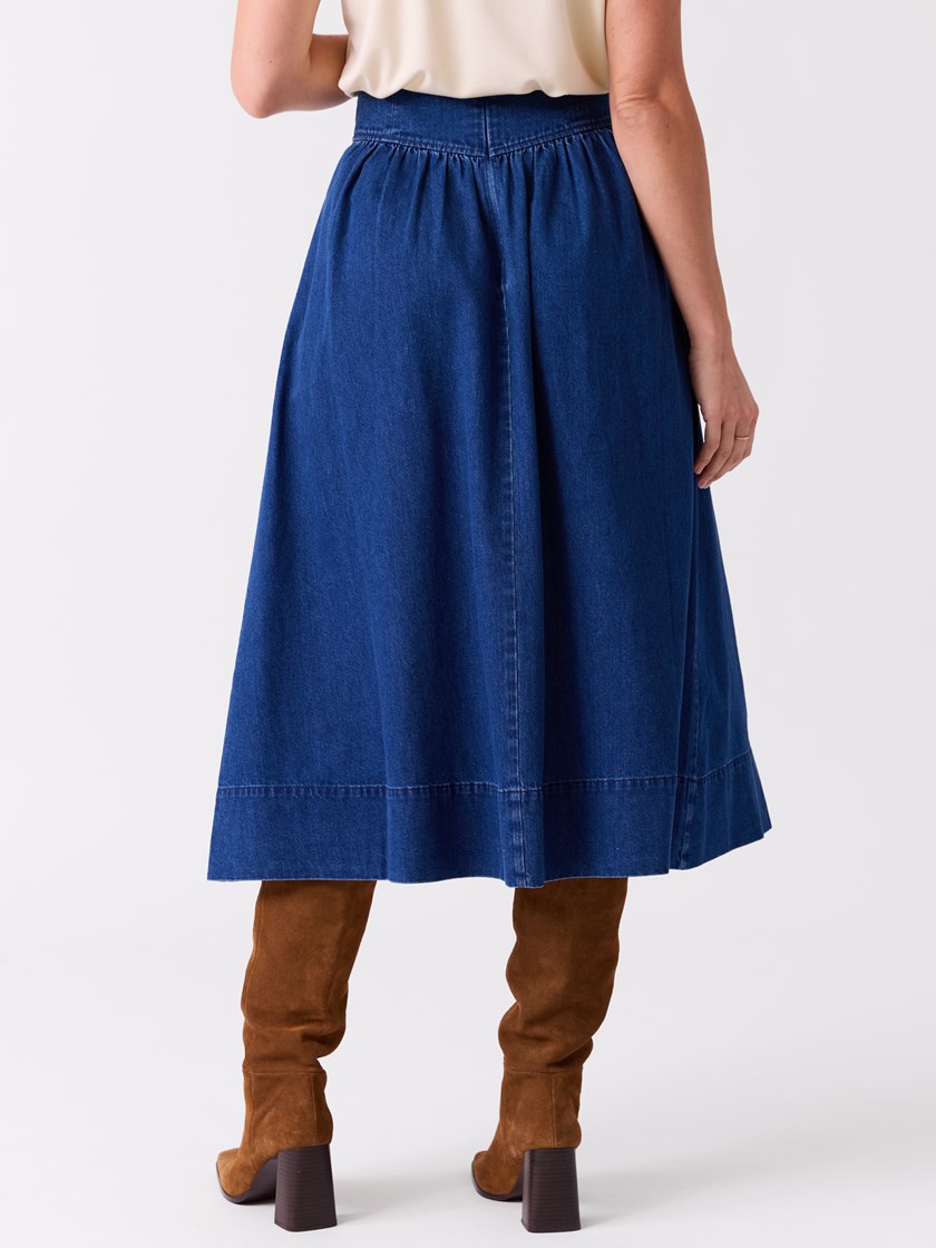 7515389 DAA 7515389_DAA-DONNA-S26-Modell-Front_chn=vic_9051_Delta denimskjørt DAA.jpg_Front||Front