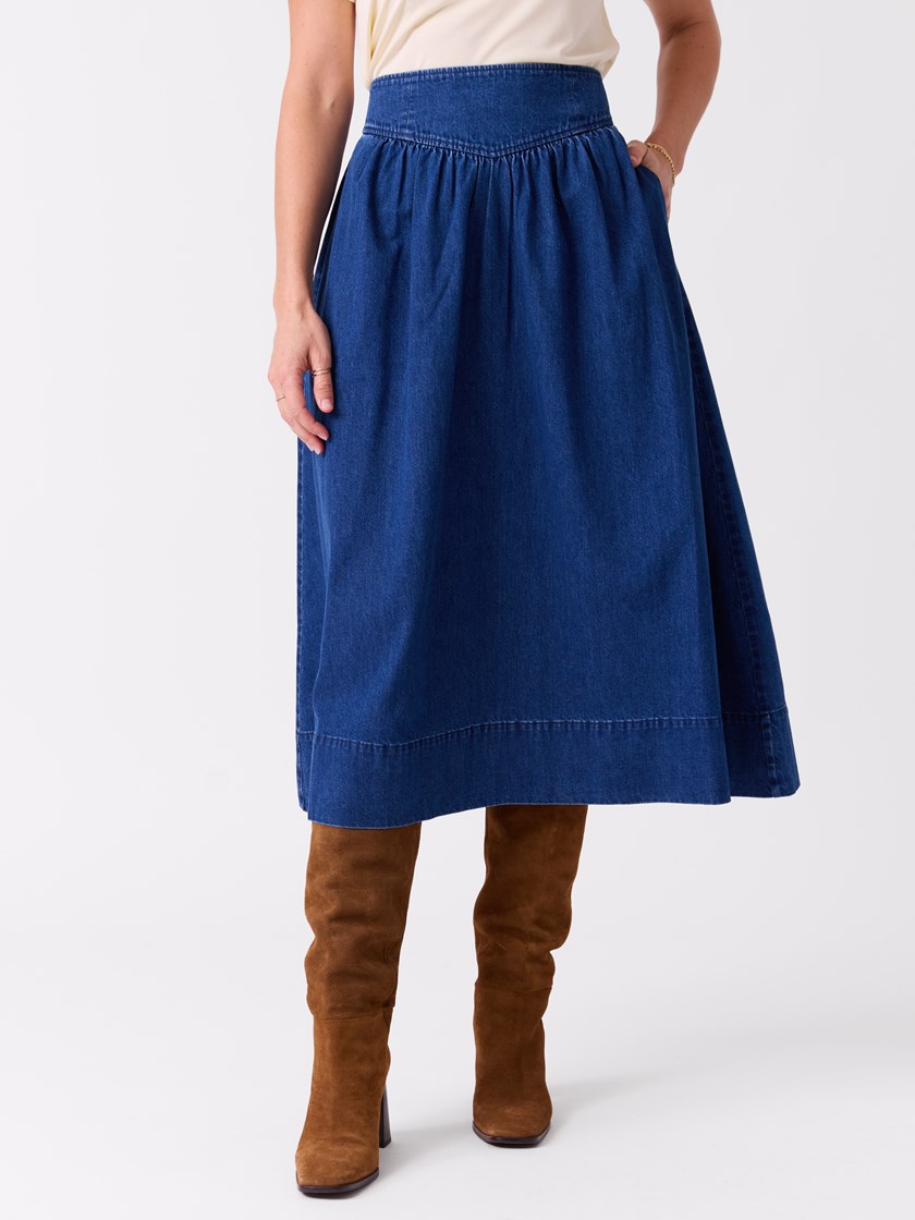 7515389 DAA 7515389_DAA-DONNA-S26-Modell-Front_chn=vic_9828_Delta denimskjørt DAA.jpg_Front||Front