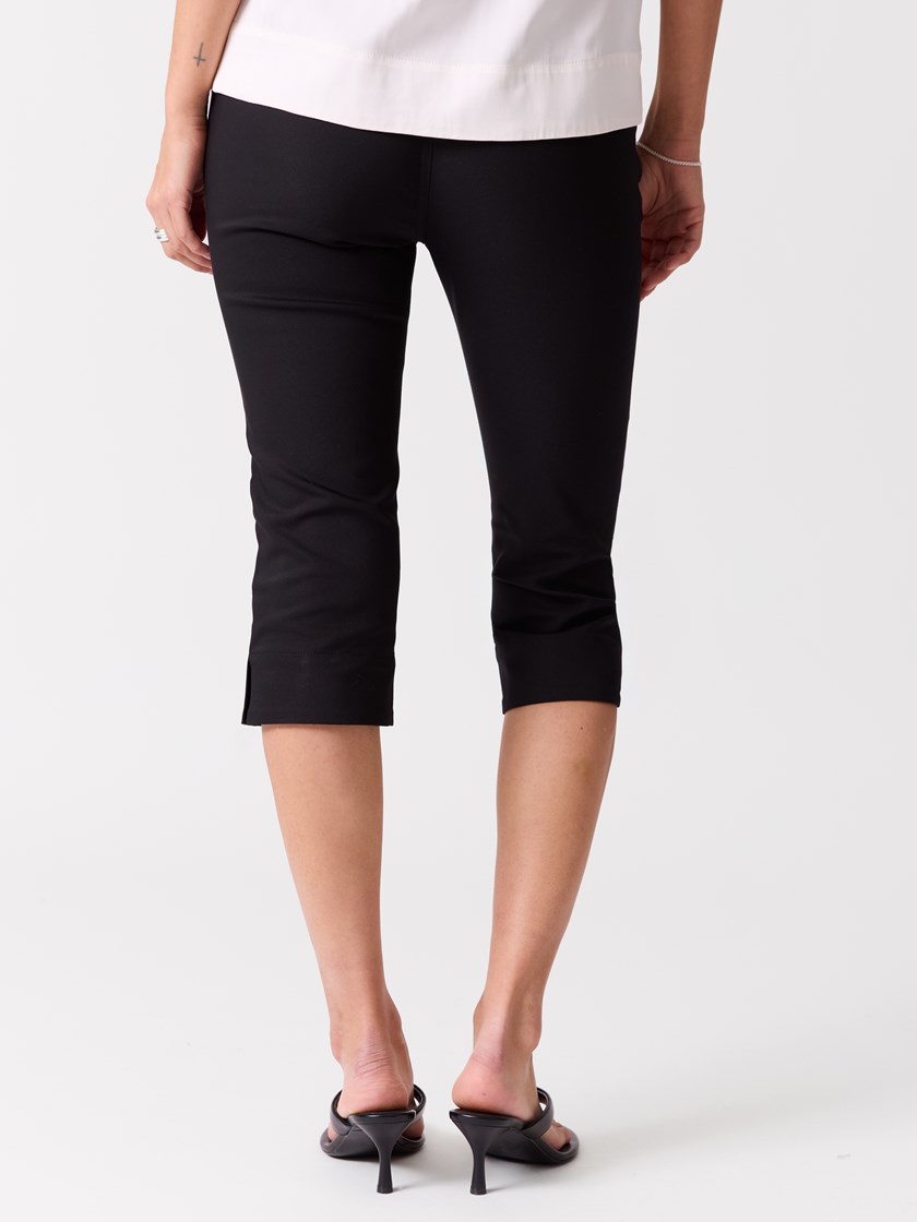 7515413 ID2 7515413_ID2-BLU-H26-Modell-Front_chn=vic_5582_Anine capri bukse ID2.jpg_Front||Front