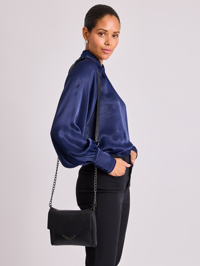 7515484 ID2 7515484_ID2-BLU-S26-Modell-Front_chn=vic_8907_Envelope skinnveske ID2.jpg_Front||Front