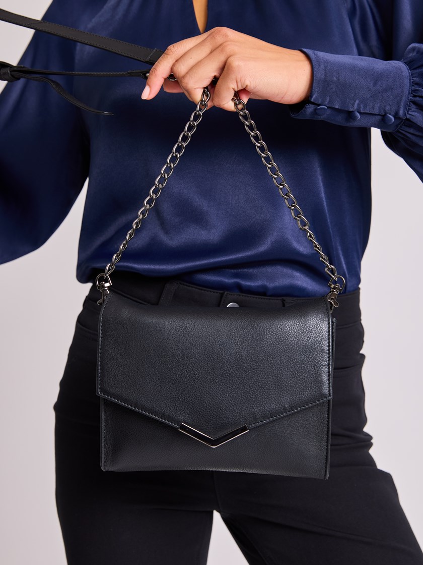 7515484 ID2 7515484_ID2-BLU-S26-Modell-Front_chn=vic_9304_Envelope skinnveske ID2.jpg_Front