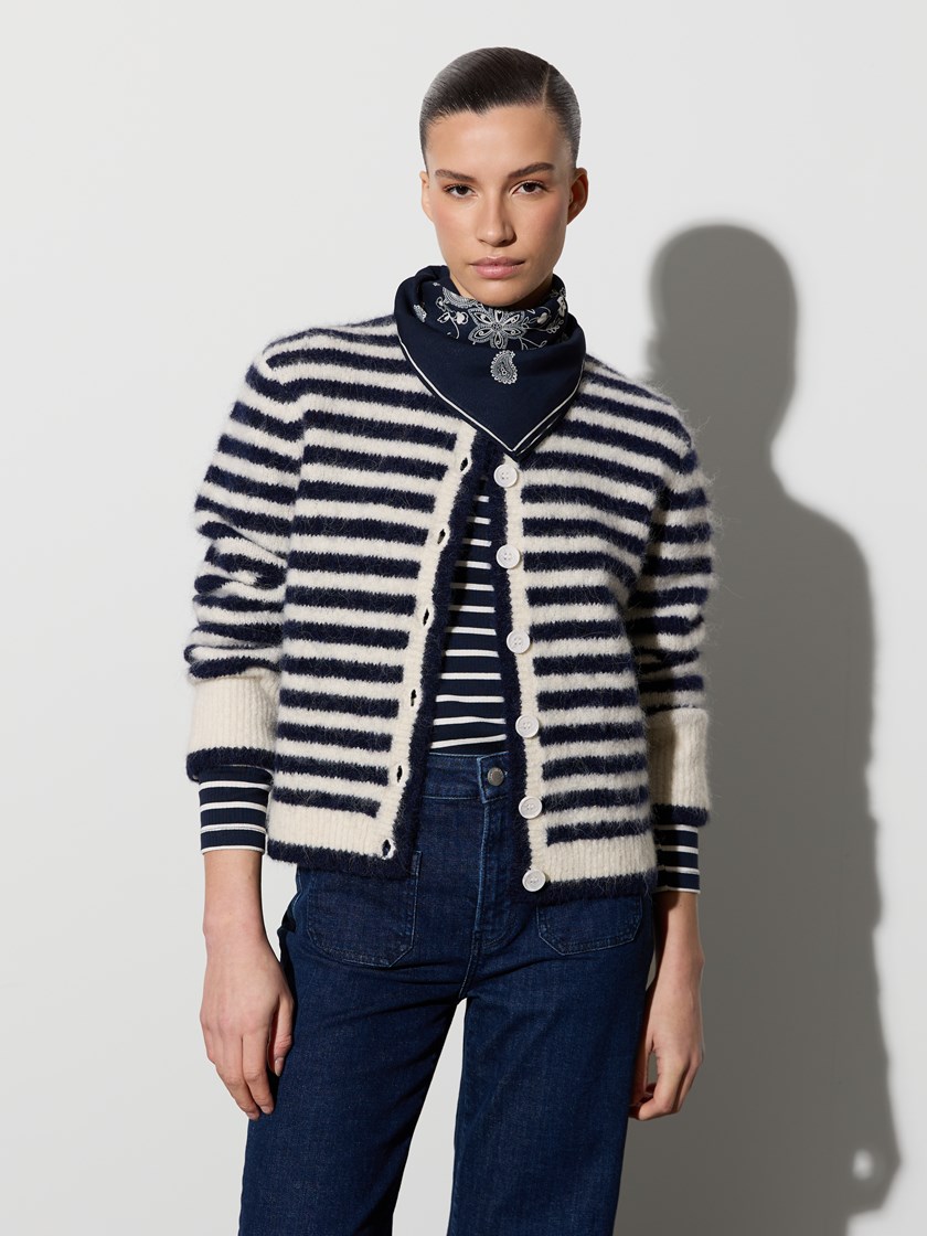 7515489 EM6 7515489_EM6-JEANPAUL-A26-Modell-Front_2525_Gill cardigan EM6.jpg_Front