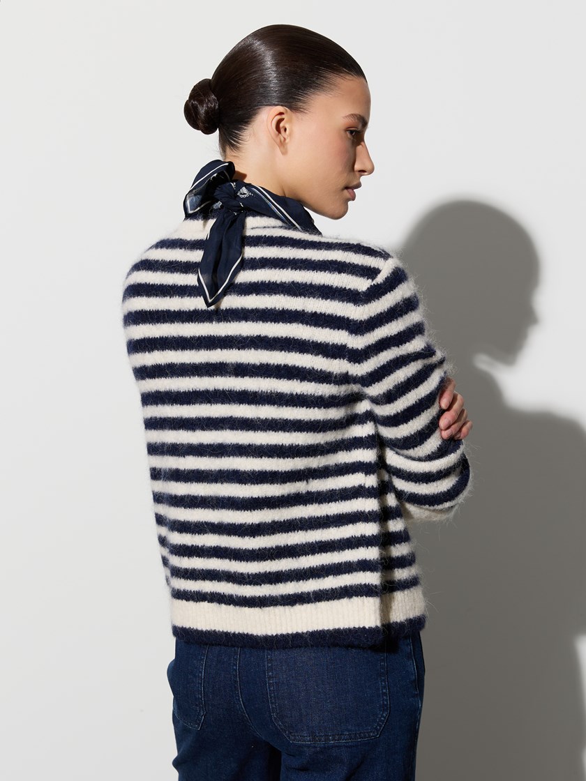 7515489 EM6 7515489_EM6-JEANPAUL-A26-Modell-Front_7756_Gill cardigan EM6.jpg_Front