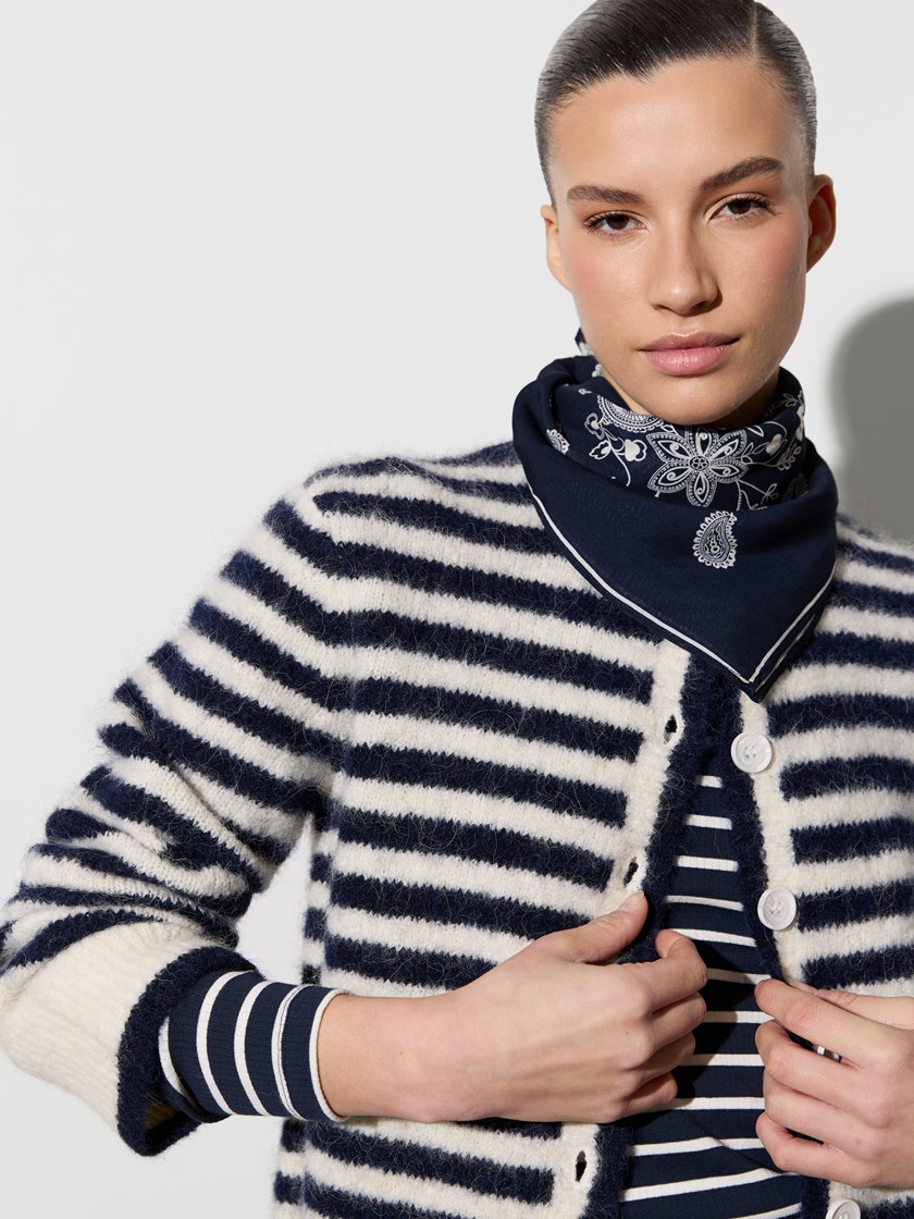 7515489 EM6 7515489_EM6-JEANPAUL-A26-Modell-Front_9395_Gill cardigan EM6.jpg_Front