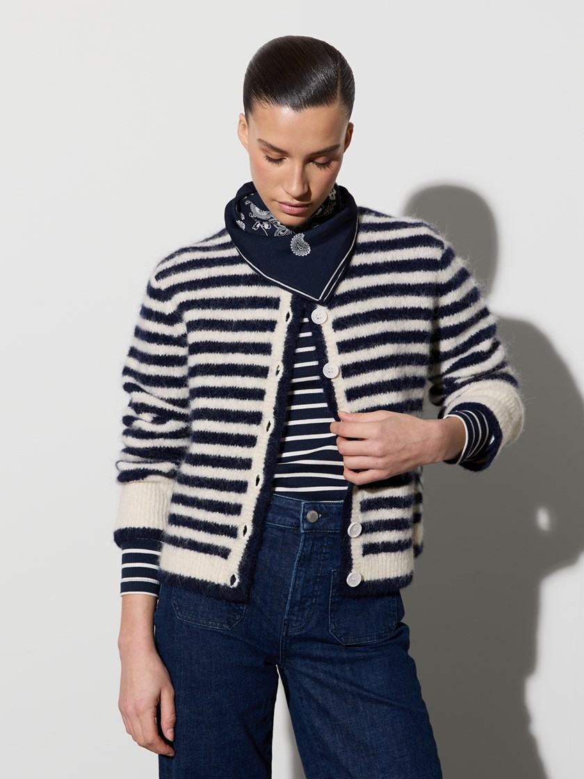 7515489 EM6 7515489_EM6-JEANPAUL-A26-Modell-Front_9856_Gill cardigan EM6.jpg_Front