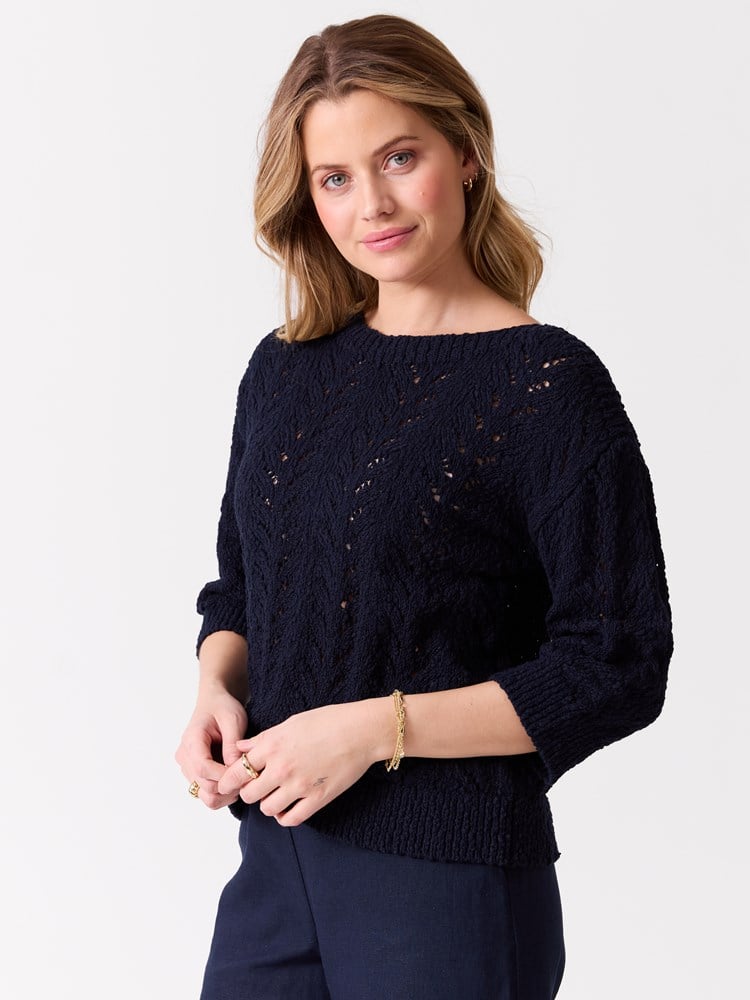 Tille genser 7515499_EM6-MELL-H26-Modell-Front_chn=vic_4412_Tille genser EM6.jpg_Front