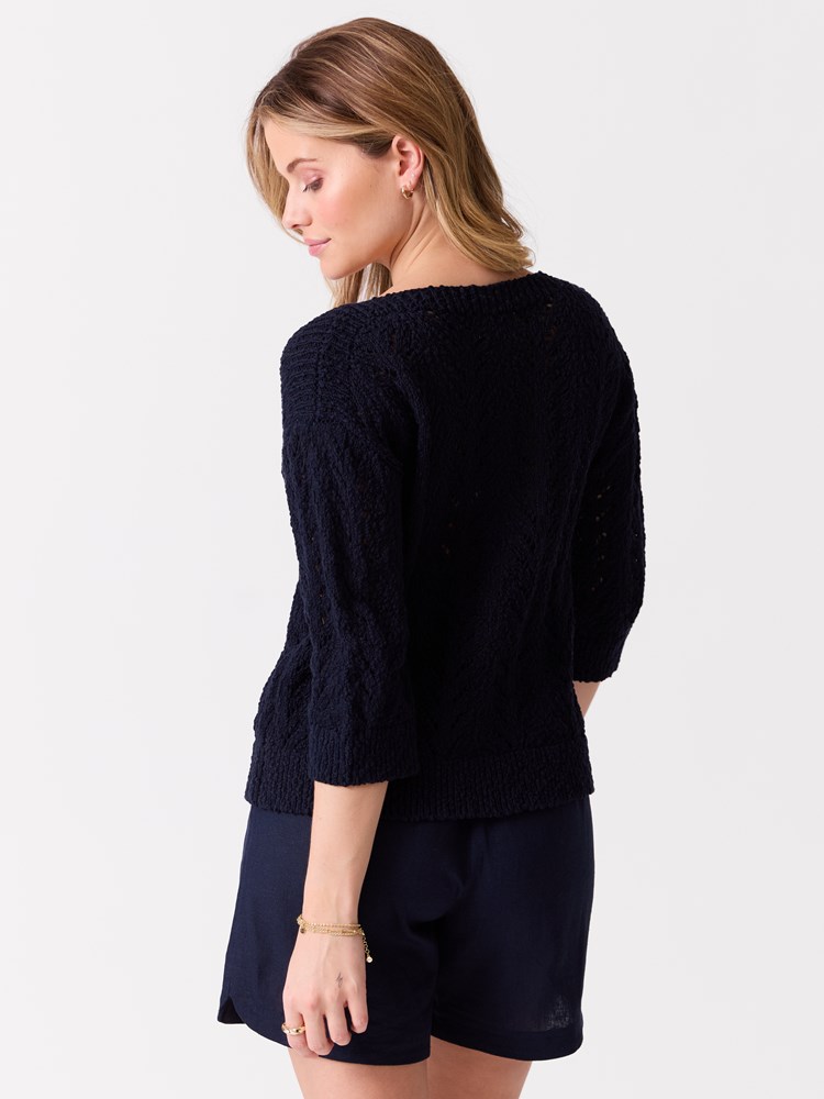 Tille genser 7515499_EM6-MELL-H26-Modell-Front_chn=vic_8105_Tille genser EM6.jpg_Front