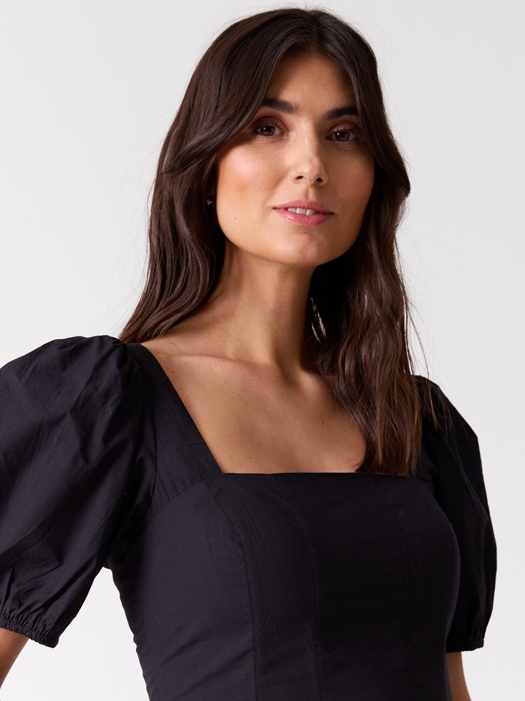 Becca kjole 7515508_ID2-BLU-H26-Modell-Front_chn=vic_905_Becca kjole ID2.jpg_Front||Front