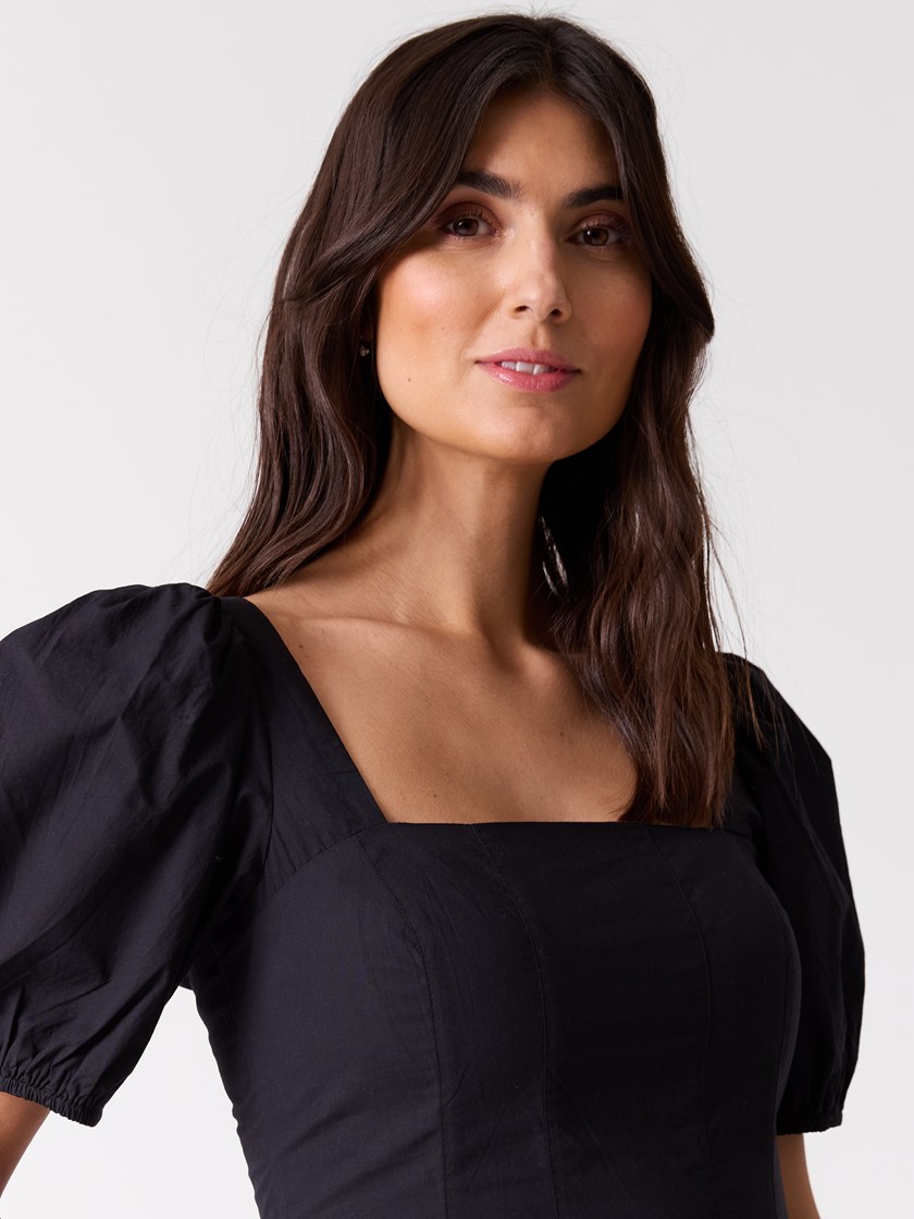 7515508 ID2 7515508_ID2-BLU-H26-Modell-Front_chn=vic_905_Becca kjole ID2.jpg_Front||Front