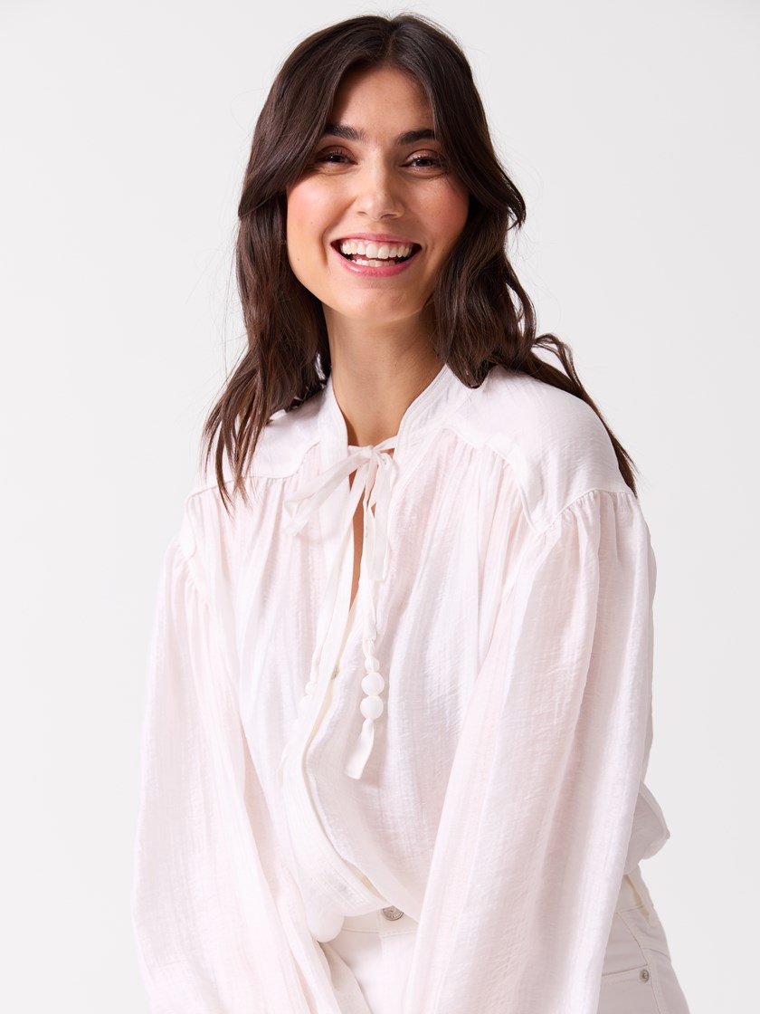 7515561 O79 7515561_O79-DONNA-H26-Modell-Front_chn=vic_6999_Marigold bluse O79.jpg_Front||Front