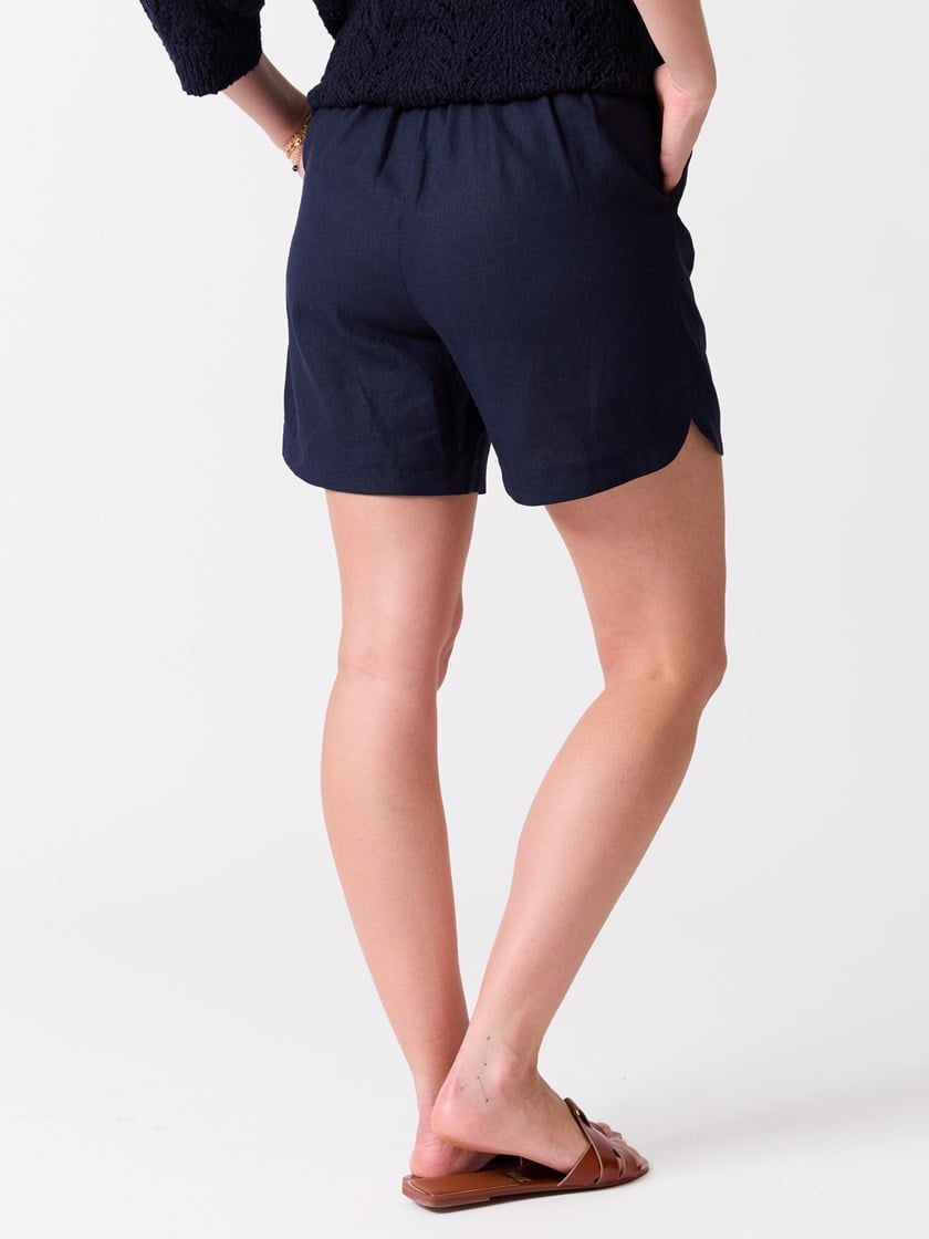 7515589 EM6 7515589_EM6-MELL-H26-Modell-Front_chn=vic_3628_Marie pullon shorts EM6.jpg_Front