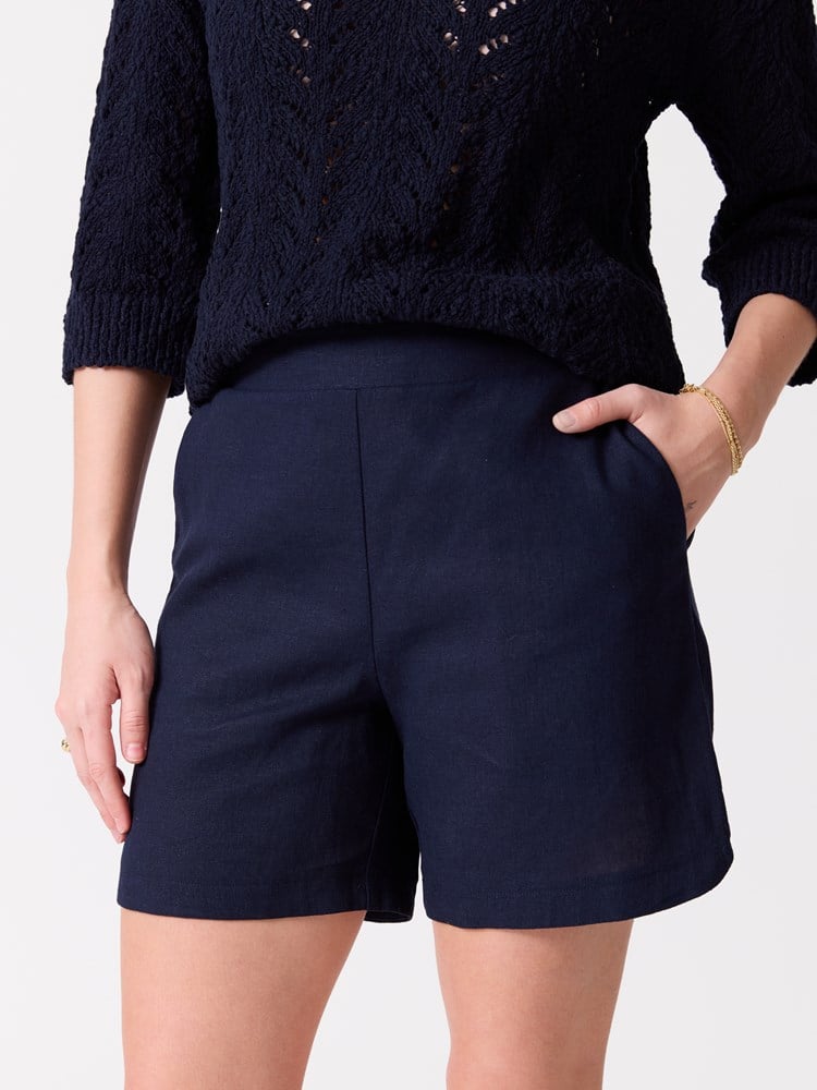 Marie pullon shorts 7515589_EM6-MELL-H26-Modell-Front_chn=vic_668_Marie pullon shorts EM6.jpg_Front