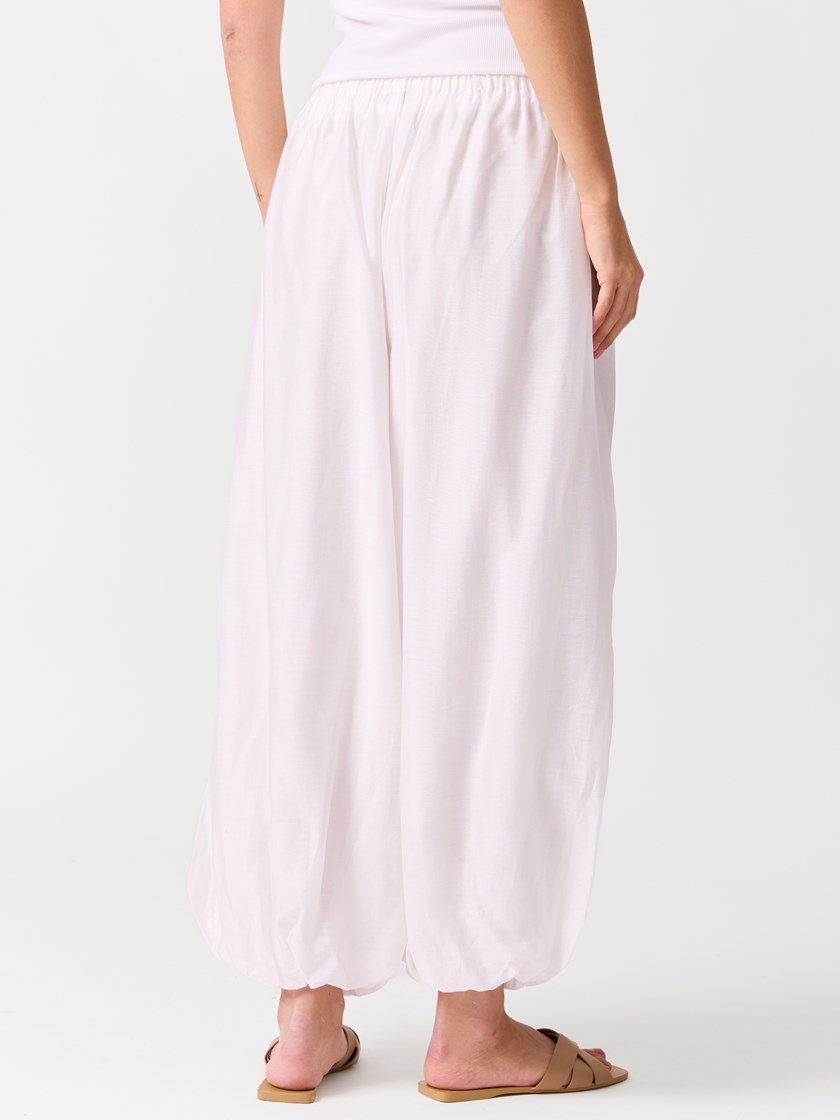 7515590 O79 7515590_O79-DONNA-H26-Modell-Front_chn=vic_671_Peach bukse O79.jpg_Front||Front