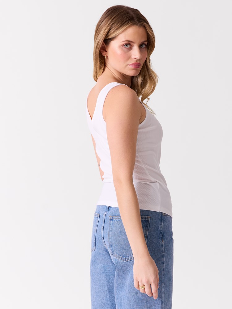 Marthe singlet 7515596_O68-DONNA-H26-Modell-Front_chn=vic_7425_Marthe singlet O68_Marthe singlet O68 7515596.jpg_Front||Front